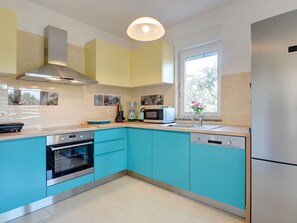 Fridge, microwave, oven, dishwasher - Casa Veronika by Interhome (Pula/Banjole)