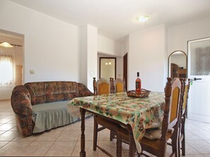 Dining - Apartment 1858 by Interhome (Fažana)