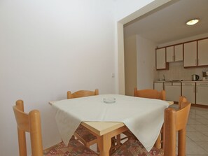 Dining - Apartment 1842 by Interhome (Fažana)