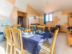 Dining - Apartment 1927 by Interhome (Pula/Banjole)