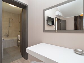 Bathroom - Villa 1924 by Interhome (Dracevac)