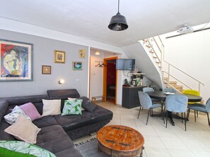 TV - House 1572 by Interhome (Pula)