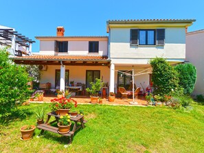 Outdoor dining - Apartment 1925 by Interhome (Pula/Banjole)