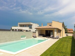 Pool - Villa Markulin by Interhome (Bokordici)
