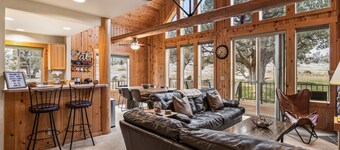 Eagle Crest Retreat on Golf course, Private w/View