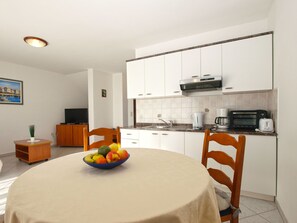 Dining - Apartment 1978 by Interhome (Dracevac)