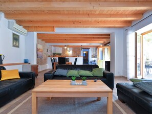 TV - House 704 by Interhome (Cere)