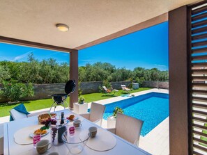 Outdoor dining - Villa 1972 by Interhome (Pula/Galižana)