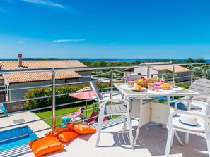 Outdoor dining - Villa 1972 by Interhome (Pula/Galižana)