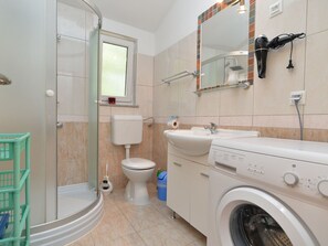 Bathroom - Apartment 1985 by Interhome (Bokordici)