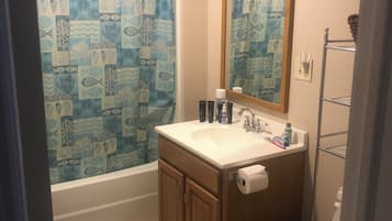 Toallas, jabón, papel de baño