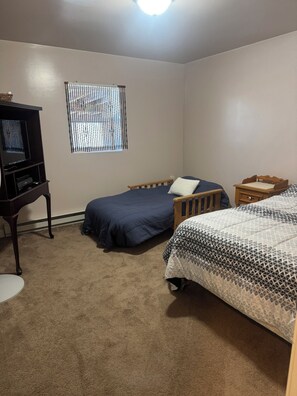 2 bedrooms, iron/ironing board, Internet, bed sheets