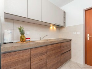 Fridge, oven, cookware/dishes/utensils - Apartment 2000 by Interhome (Fažana)