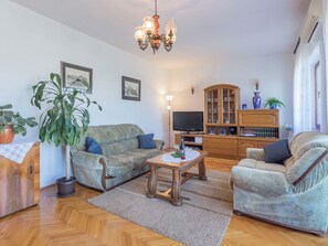 TV - Apartment 1999 by Interhome (Fažana)