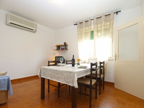 Dining - Apartment 2010 by Interhome (Pula/Banjole)