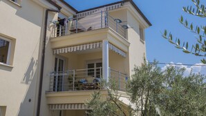 Exterior - BOZIDAR 1 zuti / HR-10438-01 by Interhome (Selce)