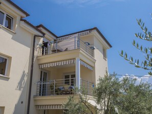 Exterior - BOZIDAR 1 zuti / HR-10438-01 by Interhome (Selce)