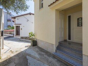 Unclassified image, 3 of 12, button - BOZIDAR 2 plavi / HR-10438-02 by Interhome (Selce)