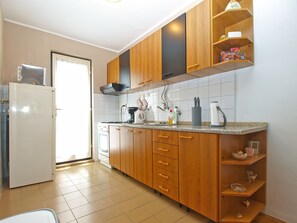 Fridge, microwave, oven, cookware/dishes/utensils - Apartment 2028 by Interhome (Fažana)