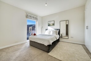 3 bedrooms, iron/ironing board, WiFi, bed sheets - Stylish 3-Bed House | Glasgow City Centre (Glasgow)