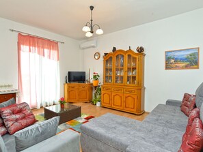 TV - House 2059 by Interhome (Pula/Vodnjan)