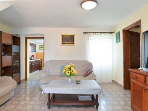 TV - House 2063 by Interhome (Dracevac)
