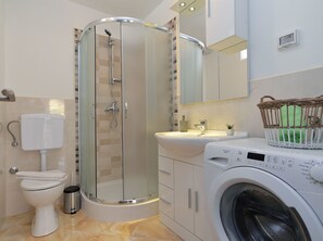 Bathroom - House 2065 by Interhome (Cere)