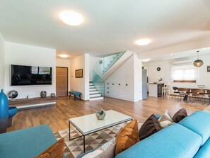 TV - Villa Roma by Interhome (Bokordici)