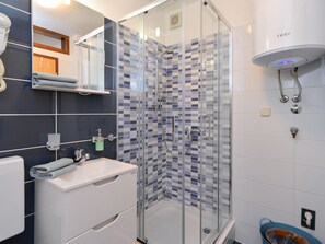 Bathroom - Apartment 2074 by Interhome (Poreč)