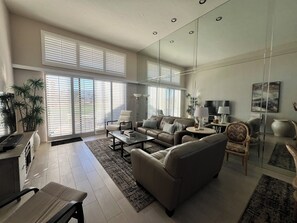 Living area - PGA Home in La Quinta on the 14th Fairway! (La Quinta)