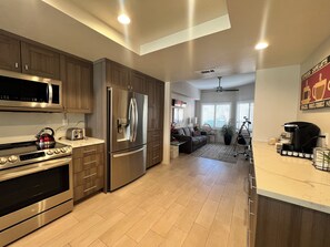 Private kitchen - PGA Home in La Quinta on the 14th Fairway! (La Quinta)