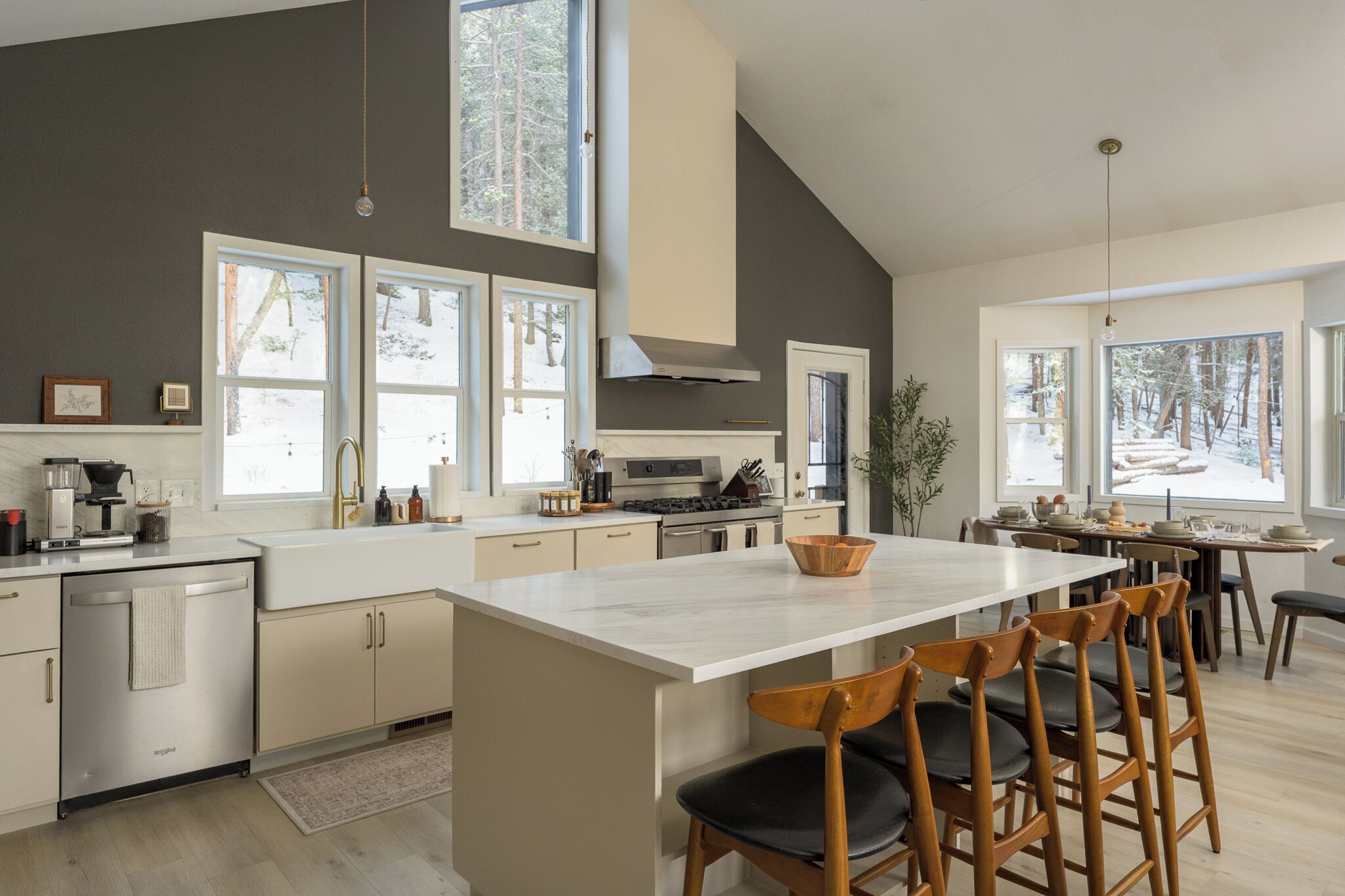 Micro-ondes, four, plaque de cuisson, lave-vaisselle