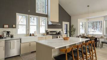 Micro-ondes, four, plaque de cuisson, lave-vaisselle