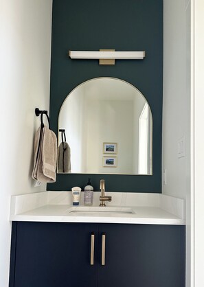 Shower, hair dryer, towels, soap - Alpine Retreat • New Luxury 4 bedroom | Barrel Sauna, Steam Shower & Fireplaces (Coleman)