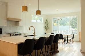 Fridge, microwave, oven, stovetop - Alpine Retreat • New Luxury 4 bedroom | Barrel Sauna, Steam Shower & Fireplaces (Coleman)