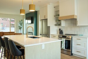Fridge, microwave, oven, stovetop - Alpine Retreat • New Luxury 4 bedroom | Barrel Sauna, Steam Shower & Fireplaces (Coleman)