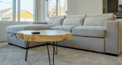 Alpine Retreat • New Luxury 4 bedroom | Barrel Sauna, Steam Shower & Fireplaces