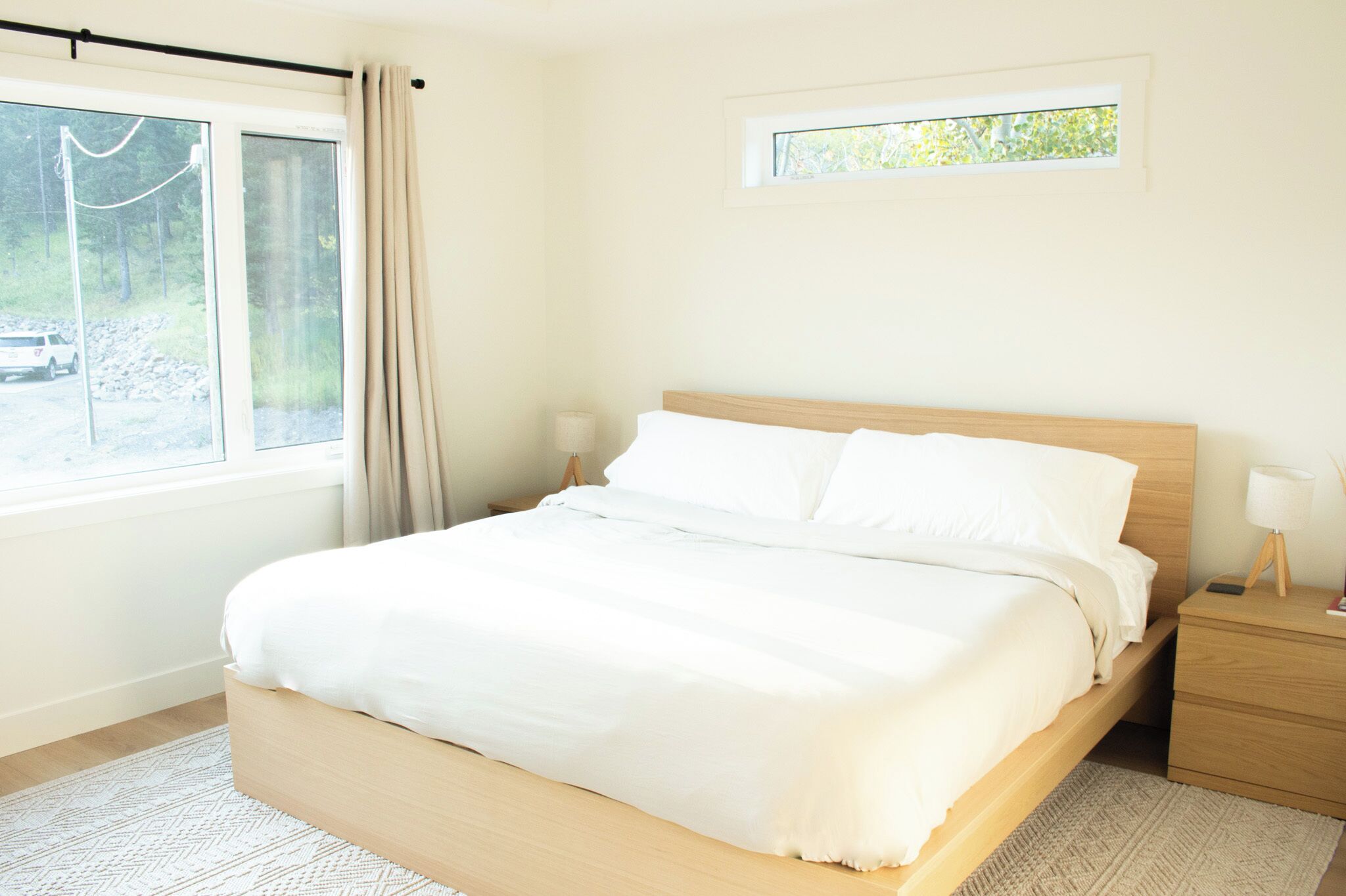 4 chambres, bureau, fer et planche à repasser, lit parapluie