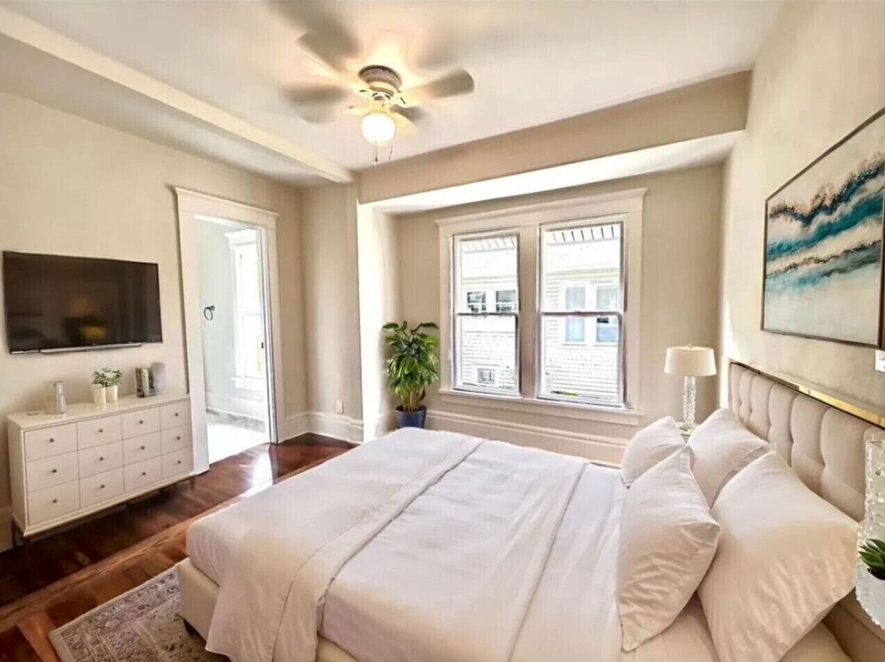 Bureau, fer et planche à repasser, Wi-Fi, draps fournis