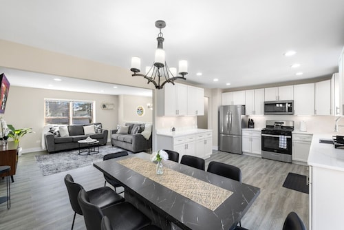 Spacious 5BR Retreat • 8 Beds • Pet-Friendly