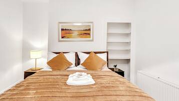 2 bedrooms, iron/ironing board, free WiFi, bed sheets