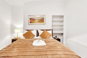 2 bedrooms, iron/ironing board, free WiFi, bed sheets - Spacious and Comfy 2 Bed Southampton Home Sleep 5 (Southampton)