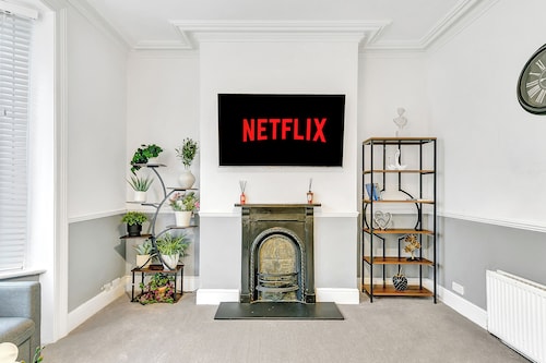 Spacious and Comfy 2 Bed Southampton Home Sleep 5