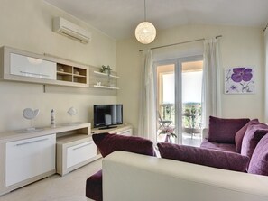 TV - House Sunset by Interhome (Pula/Galižana)