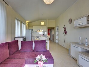 TV - House Sunset by Interhome (Pula/Galižana)