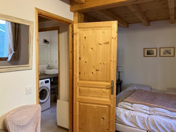 4 Schlafzimmer, Schreibtisch, Bügeleisen/Bügelbrett, kostenloses WLAN