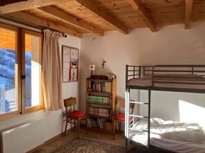 4 chambres, bureau, fer et planche à repasser, Wi-Fi gratuit
