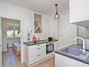 Fridge, microwave, oven, dishwasher - Apartment 2144 by Interhome (Bokordici)