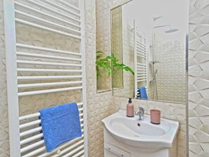 Bathroom - Apartment 2144 by Interhome (Bokordici)
