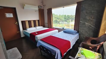 Deluxe Double Room, Mountain View | Desk, laptop workspace, soundproofing, free WiFi